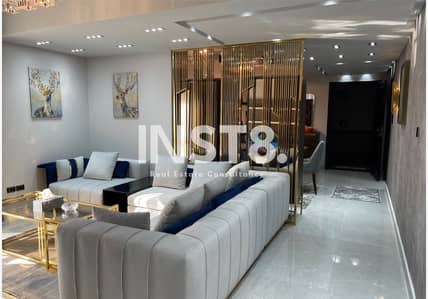Apartment with Hotel-Style Finishing in Hyde Park