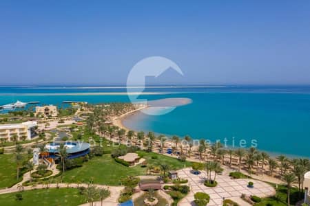 شاليه بإطلالة بحر في سوما باي – غرفتين – تشطيب فاخر – مقدم 5% – تقسيط حتى 8 سنوات – موقع مميز على البحر الأحمر