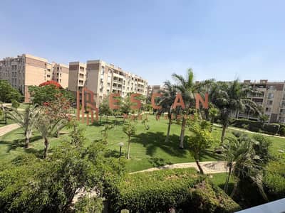 شقة مميزة للبيع فى مدينتى B7 موقع مميز تشطيب سوبر لوكس موقع مميز