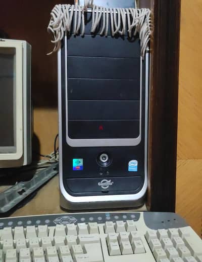 للبيع كمبيوتر بنتيوم 4 Pentium
