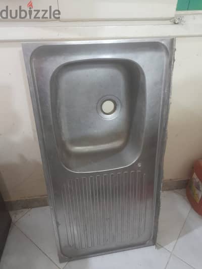 حوض مطبخ  استانلس بحالة جيدة جدا