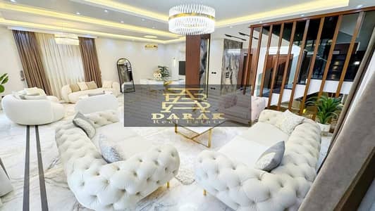 فيلا فاخره هى الاميز مدينتى للبيع بحمام سباحه بكل محتوياتها