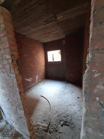 Apartment for sale in the Golden Square at a prime location at a bargain price