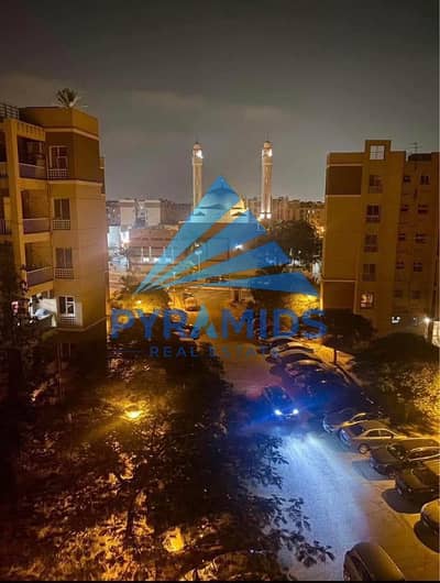 للإيجار في مدينتي – B7  شقة مميزة بموقع مباشر أمام الخدمات وعلى الشارع الرئيسي، مناسبة جدًا للسكن العائلي الراقي داخل مدينتي