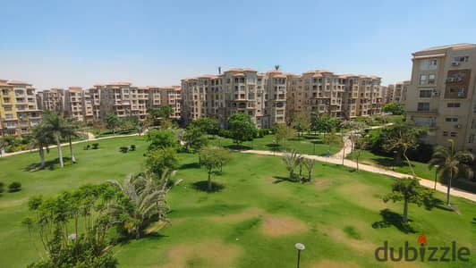 شقه للايجار ب3 على النادى وعلى وايد جاردن والخدمات