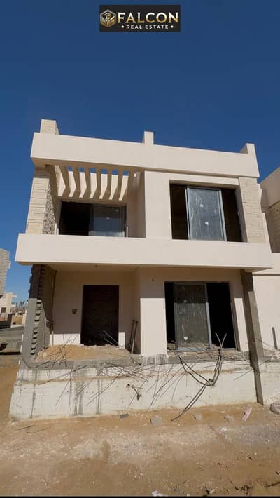 بخصم 64% امتلك فيلا تاون هاوس متشطبه بالكامل , سور بسور مع نيو جيزه و سوديك ايست و بجوار كارفور الشروق في كمبوند تلالا هليوبوليس الجديده - Talala New