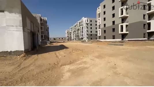شقة أرضي 171 متر بحديقة خاصة للبيع في كابيتال جاردنز - نصف تشطيب
