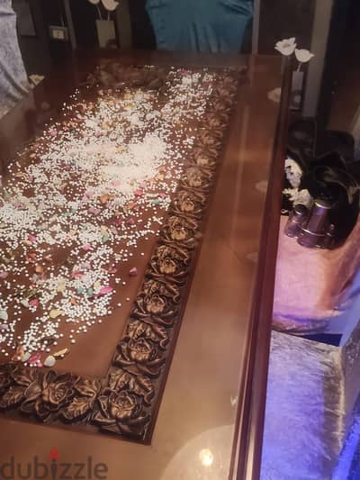 سفرة  كاملة نيش وبوفيه وسفرة 8كراسي