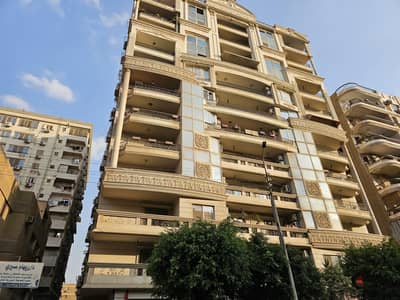 شقه رقم ١٤ بالدور ثالث بالعماره رقم ٨ شارع احمد مخيمر  النزهة الجديده