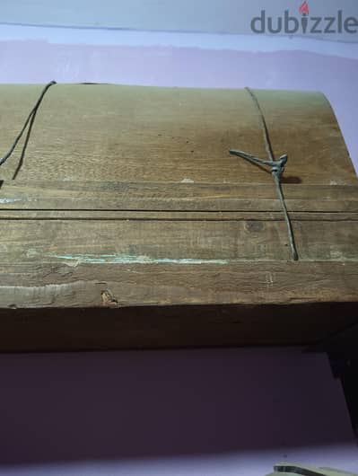 ماكينة خياطة قديمة