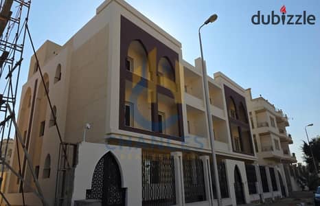 أرضي بجاردن للبيع في التجمع الأول، بالمجاورة السابعة، بإطلالة مميزة داخل موقع راقي وهادئ.