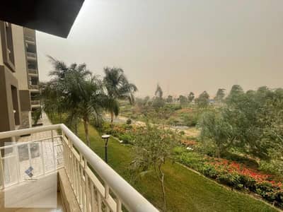 Apartment for rent in Madinaty compound, New Cairo for immediate housing, area 116 consists of 3 bedrooms + bathroom with a direct view of the green spaces Garden view