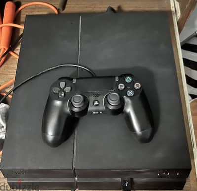 Playstation 4 1TB + controller + 6 online games