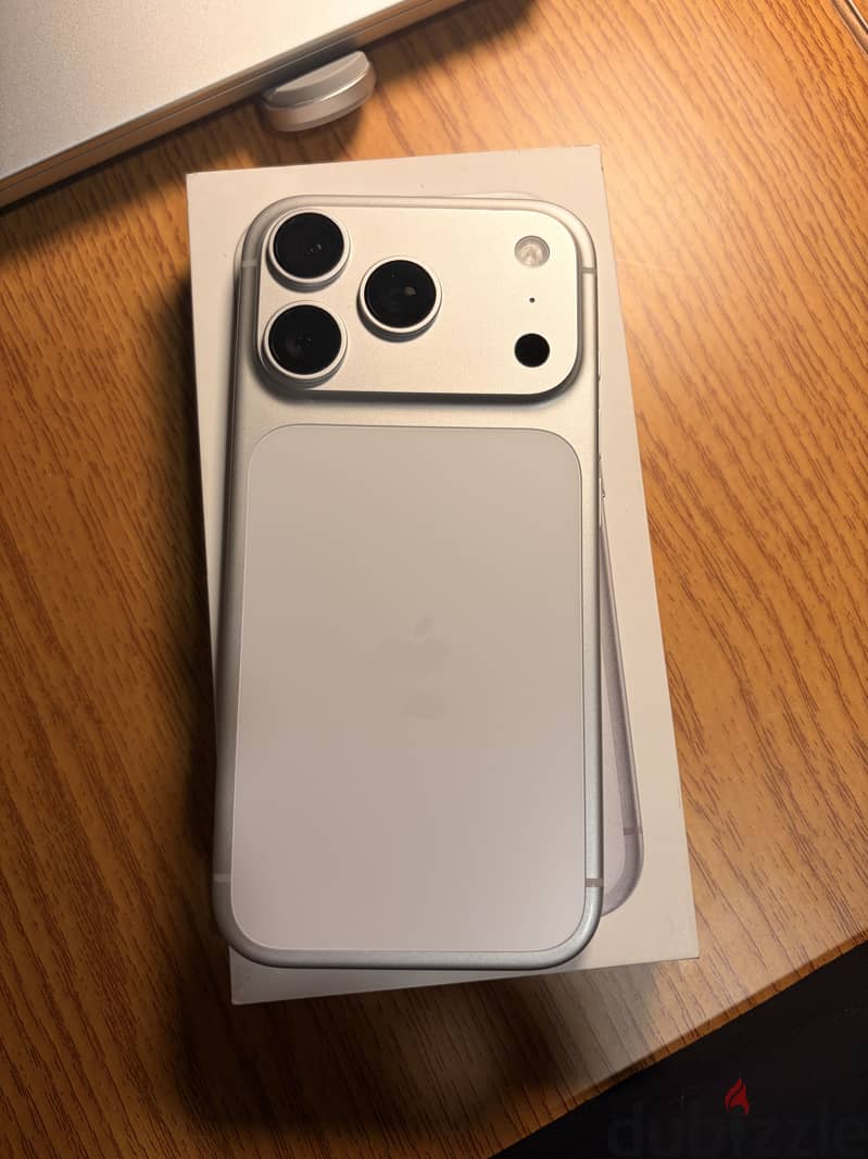 Apple - iPhone 17 Pro 8