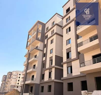 شقة استلام فوري متشطبة بالكامل | موقع مميز أمام Open Air Mall على طريق السويس