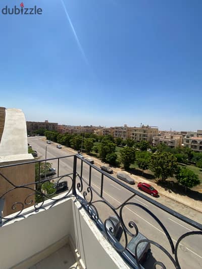 Apt in El Narges 4 Fifth Settlement steps from South 90th St & El Mostafa Mosque. Prime strategic location very close to all key services &amenities.