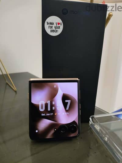 Motorola Razr 60 Ultra (512+16رام)