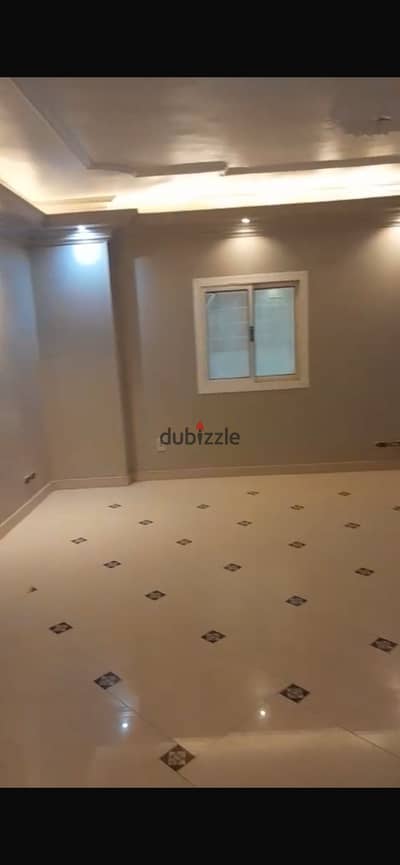 Empty apt for rent, 5th Settlement, District 5, St 28. Strategic location near South Teseen, Mohamed Naguib Axis, Choueifat, Arabella Sq and services.