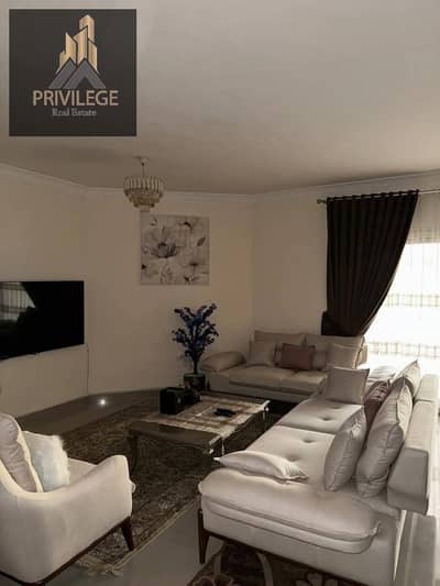 At a price that will not be repeated for sale, an apartment of 210 in the Hayat Degla Compound in Maadi, with a share in the land and a super lux garage, remaining installments.