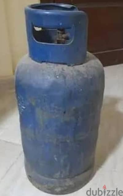 عدد ٢ أنبوبة بوتجاز صغيرة