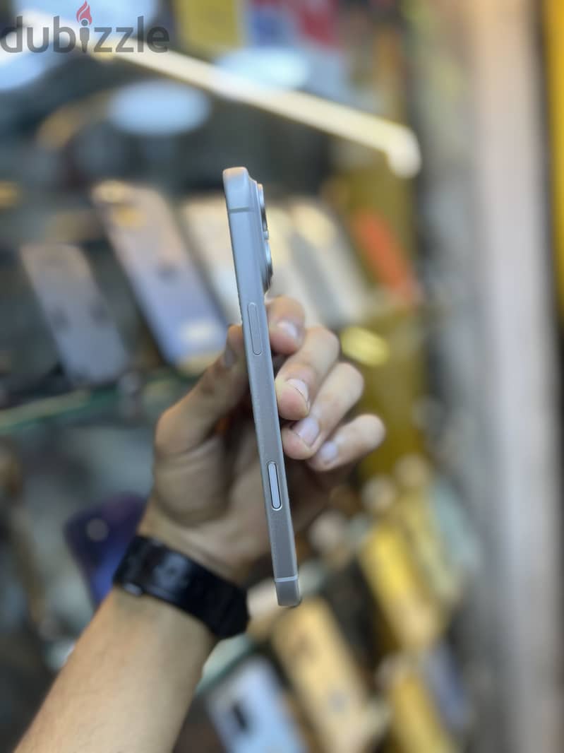 Apple - iPhone 17 Pro Max 2