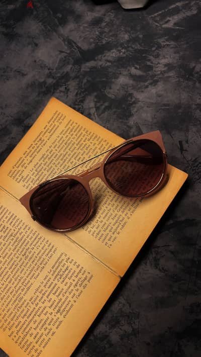 GUESS SUNGLASSES LIKE NEW