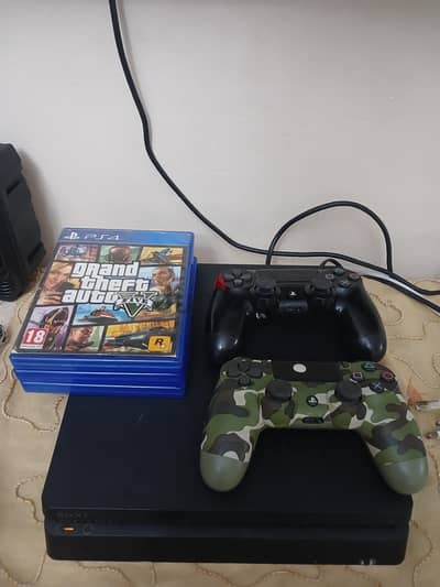 Playstation 4 مستعمل بحاله جيده جدا