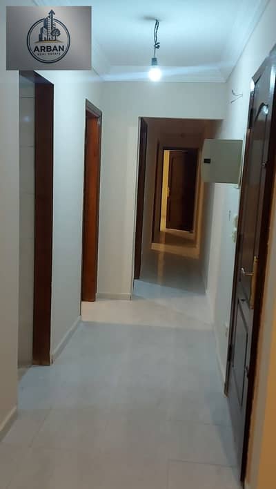 For rent: a 130m apartment in Maadi, Al-Basri Ground, next to 77 Street and behind Ahmed Zaki Street. Moderate area with all services, restaurants, and transportation nearby.