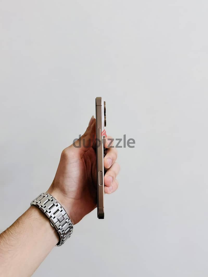 Iphone 16 pro max 4
