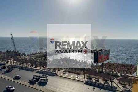Licensed apartment 155 m for sale in Lauran (directly on the sea)