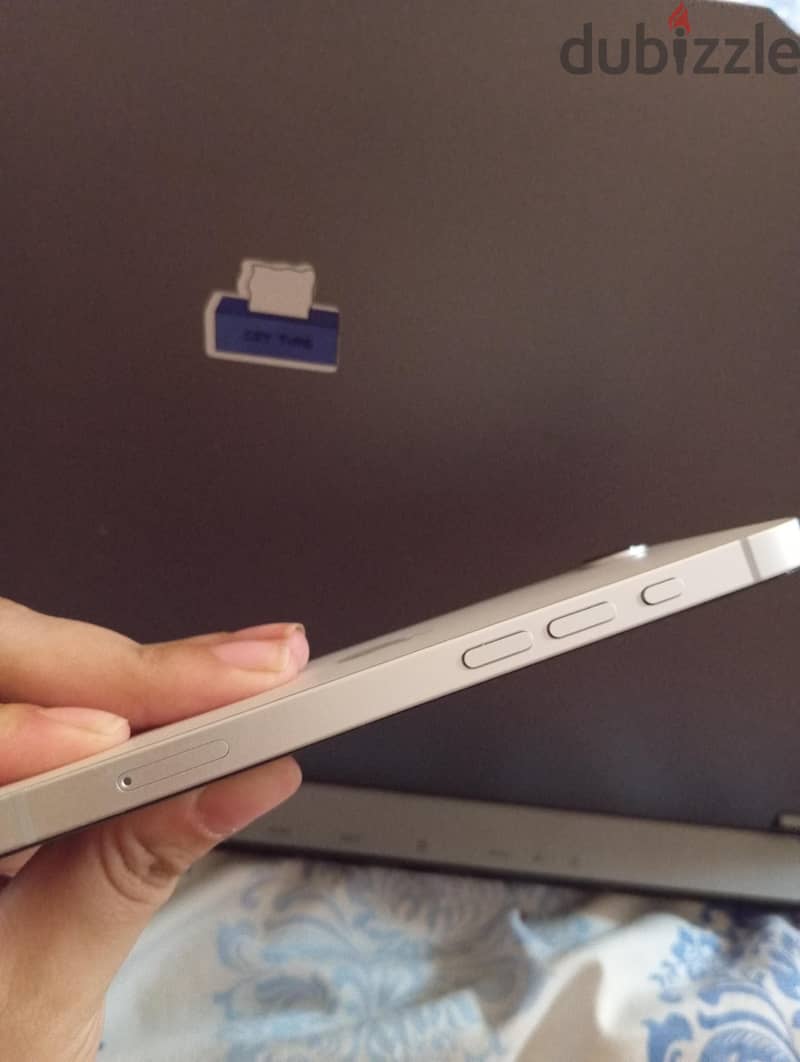 Apple - iPhone 17e 2