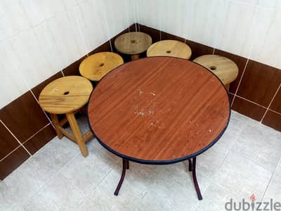 ترابيزة مدورة بحالة جيدة جداً