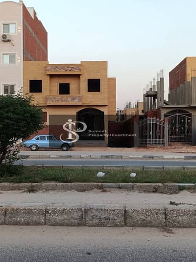 بيت للبيع في الشارع الفاصل بين حي 28 والحي 30 دورين العاشر من رمضان