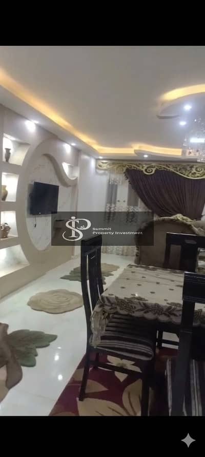 Third floor apartment with balcony in neighborhood 28, area 170 meters