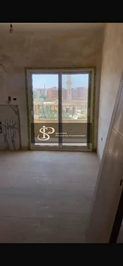 شقة المجاورة 23 دور اخير مساحة 210 متر