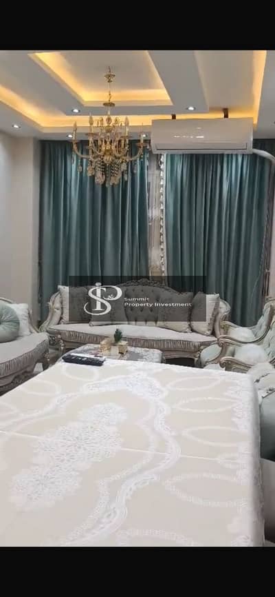 Second floor apartment in the first neighborhood, area 145 meters