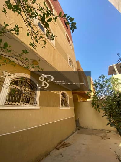 بيت بالحي اليوناني مجاورة 86 مساحة 209 متر  4 ادوار