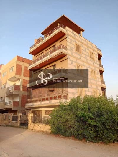 House for sale in neighborhood 12 ground floor and 3 floors and roof area of the house 203 meters 3 facades of the tenth of Ramadan