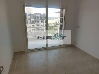 For sale in Madinaty, installments at an amazing price! 107 sq m apartment in B12, second floor, completely unobstructed view, unobstructed sea view,