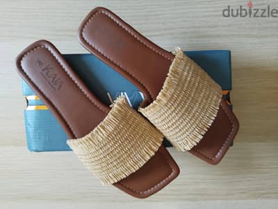 slipper off white