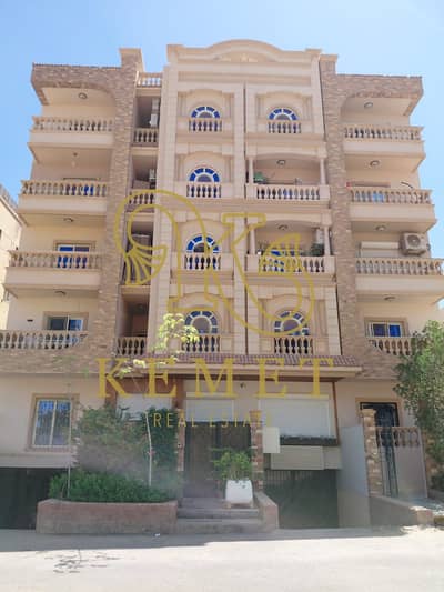 شقة روف باللوتس بعمارة ساكنة! مساحة 151م + 66م out area ( استلام سنة) السعر: 4,498,000 ج المقدم: 40% والباقي على 3 سنين.