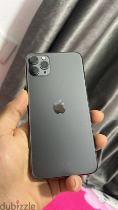 ايفون 11 pro max السعر 18500 وقابل  للتفاوض ببلاش