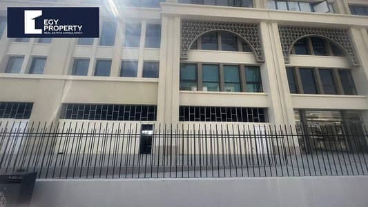 محل تجاري للبيع موقع مميز 271 متر استلام فوري في ميفيدا  Mivida