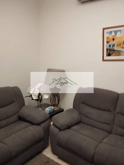 Ground floor apartment with a garden in Al-Mustaqbal buildings, furnished with hotel-style furniture, 2 bedrooms, at a bargain price.