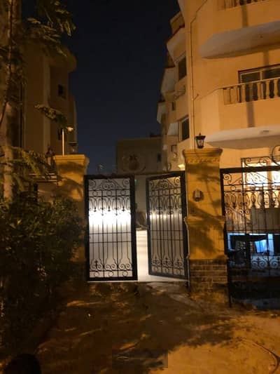 For rent a distinctive apartment, elevated ground floor with a private entrance in Sheikh Zayed - 8th district. Finishing: Super Lux