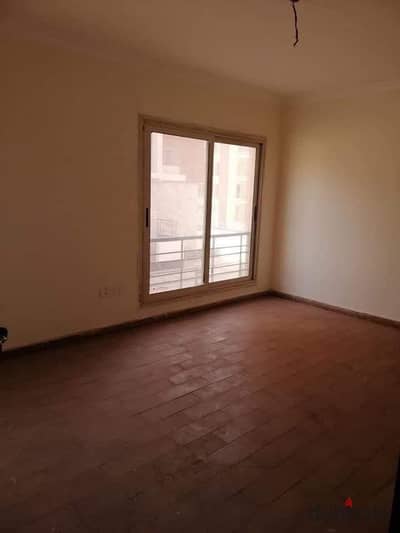 Apartment for rent in Dar Masr Al-Qarnful 140m | 3 rooms including a master | First floor garden view | Elevator | 16 thousand**