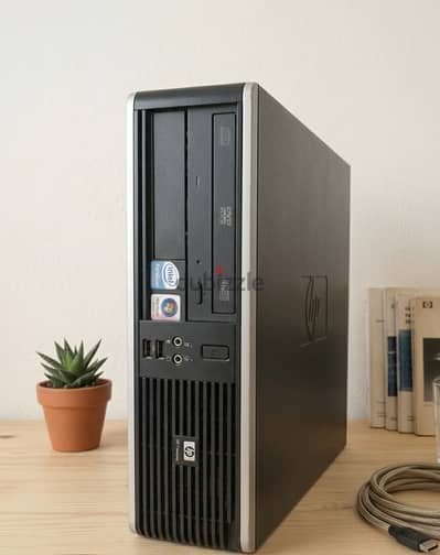 كمبيوتر مكتبي (HP) الجهاز نظيف جداً وبحالة ممتازة . . متاح شحن للمحافظات