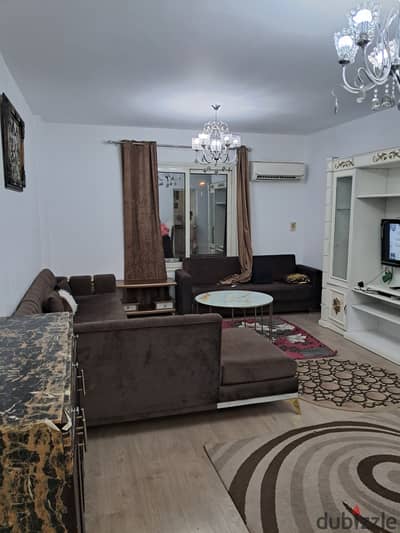 Apartment for sale 90m next to the market at a commercial price, finishes and can be sold with furniture and appliances