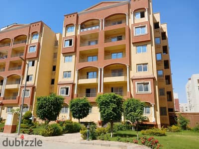 For quick sale in the Armed Forces Compound, New Cairo, Fifth Settlement, Land of Associations, 152 sq m apartment + 22 sq m garage share