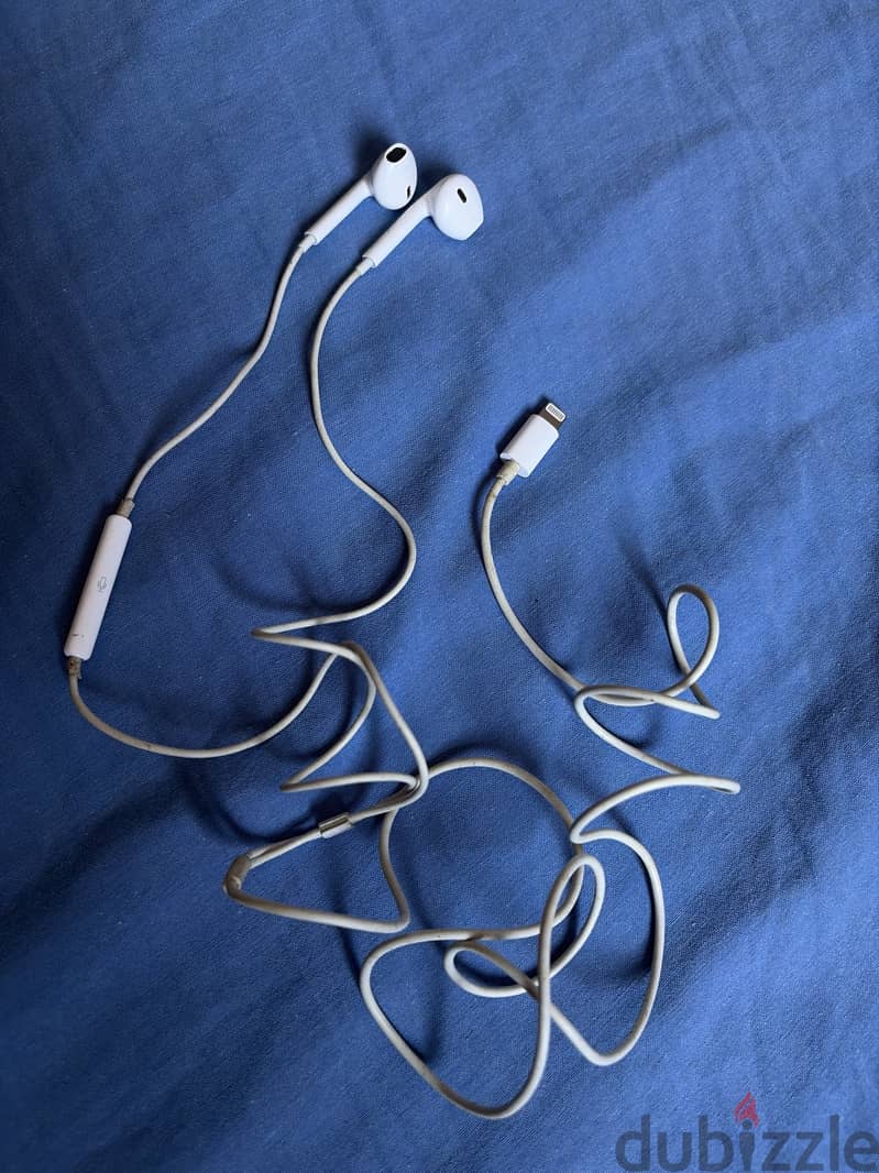 Apple lighting cable 1